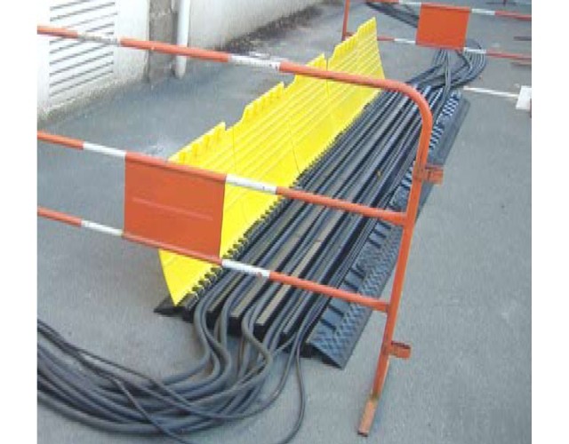 Passage de câbles ou de tuyaux en polyuréthane DS 090 Capacité 6000 — free download