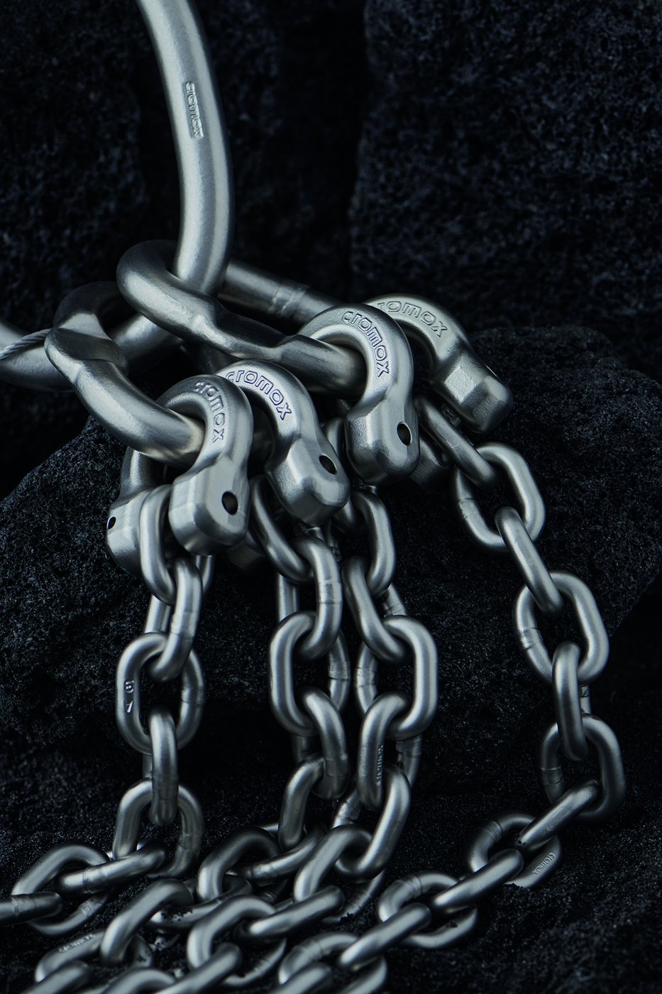 Élingue chaîne inox : maille de tête, manilles à chape marquées cromox et chaîne (photo du fabricant).